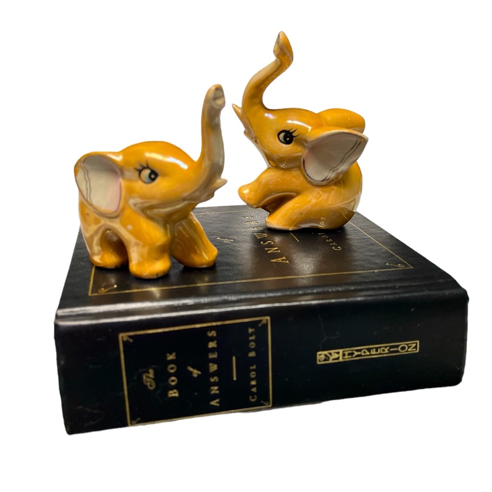 Duo of small ELEPHANTS in beige enamelled ceramic, circa 1950-60